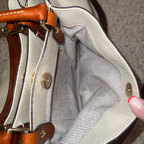 Dooney&Bourke Crossbody bucket bag. Light beige, off white in color - Picture 5 of 14